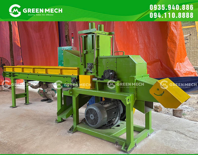 Máy được thiết kế với kết cấu chắc chắn và bền bỉ